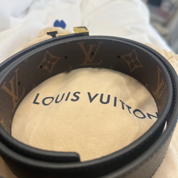 Louis Vuitton Black Textured Leather Belt with Subtle Logo - Picture 4 of 4